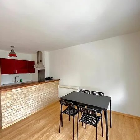 Ponsardin- Avec Balcon Et Parking Reims